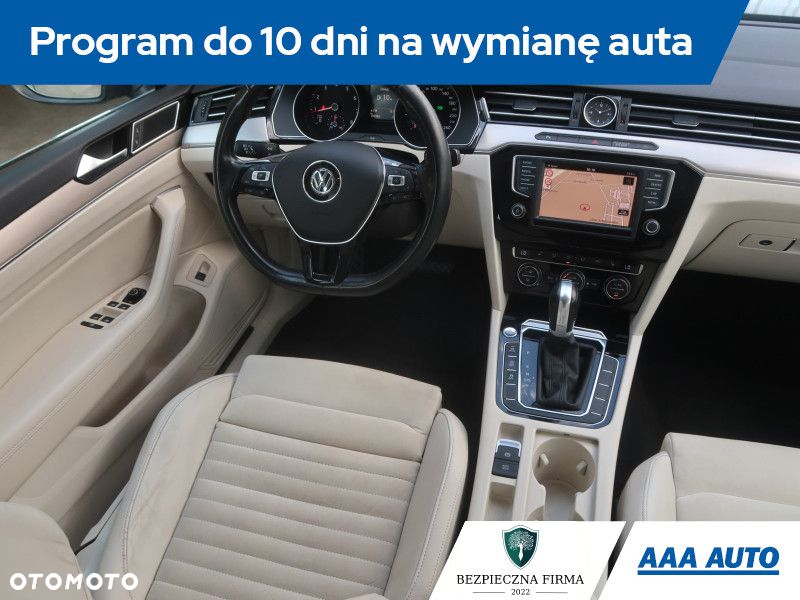 Volkswagen Passat - 8