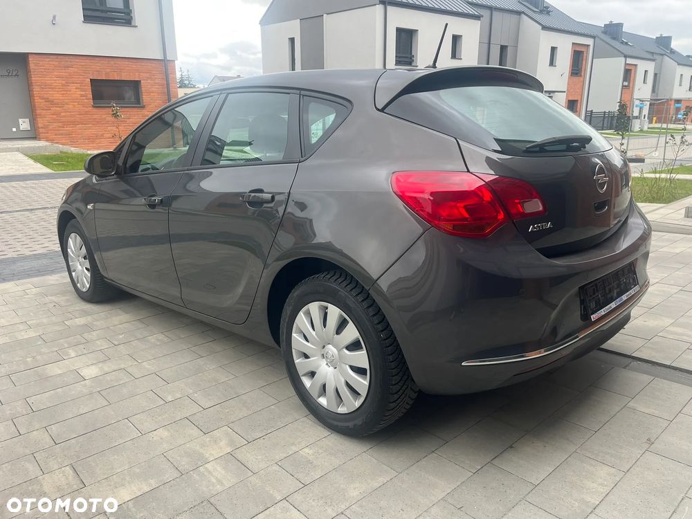 Opel Astra 1.6 Exklusiv - 4