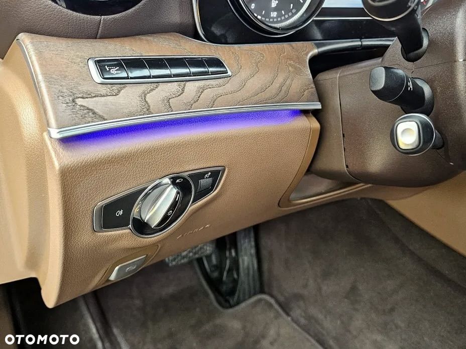 Mercedes-Benz Klasa E 220 d 4-Matic Business Edition 9G-TRONIC - 17