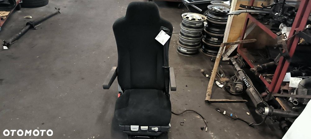 FOTEL PRZEDNI MAN TGX 18.440 PNEUMATYCZNY - 1