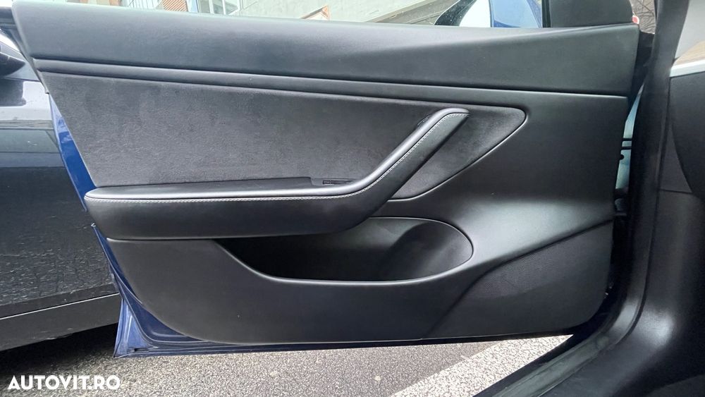 Tesla Model 3 - 11