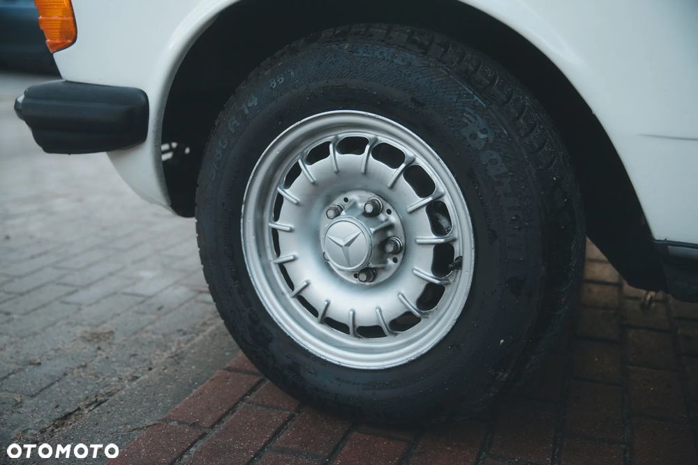 Mercedes-Benz W123 - 18