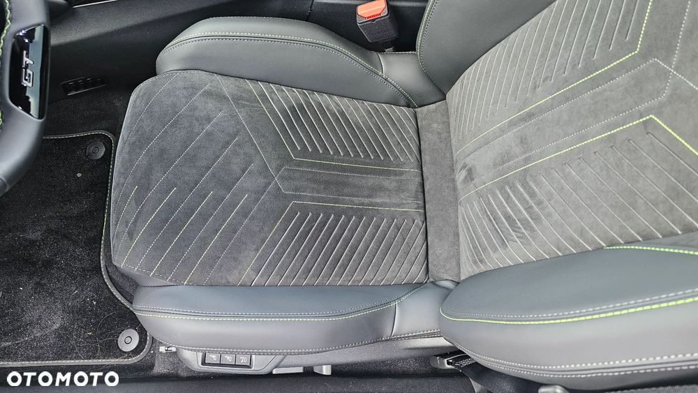 Peugeot 2008 Hybrid 136 e-DSC GT - 9