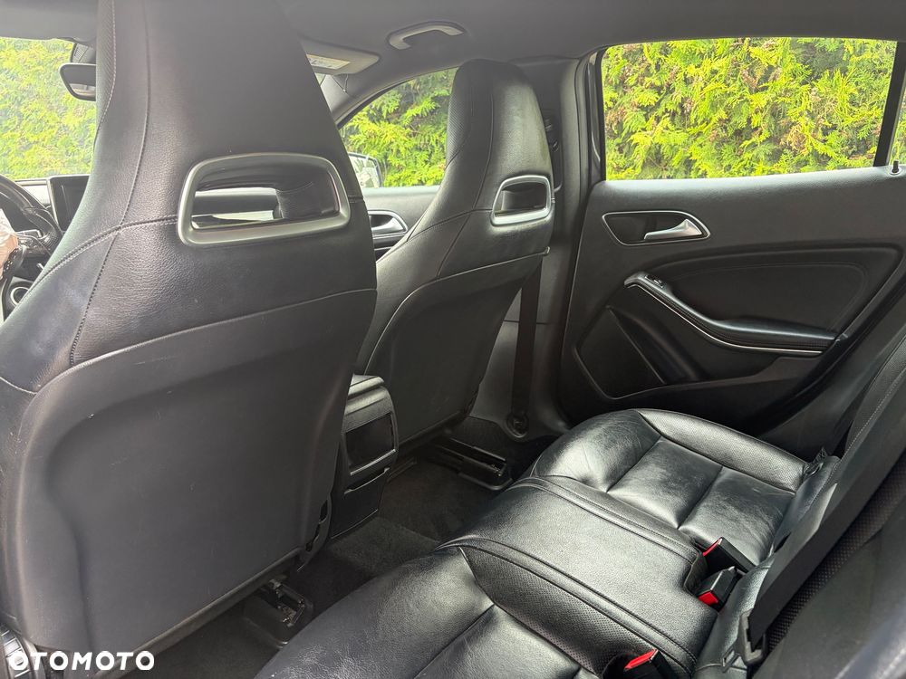 Mercedes-Benz GLA 220 d 4Matic 7G-DCT Style - 24