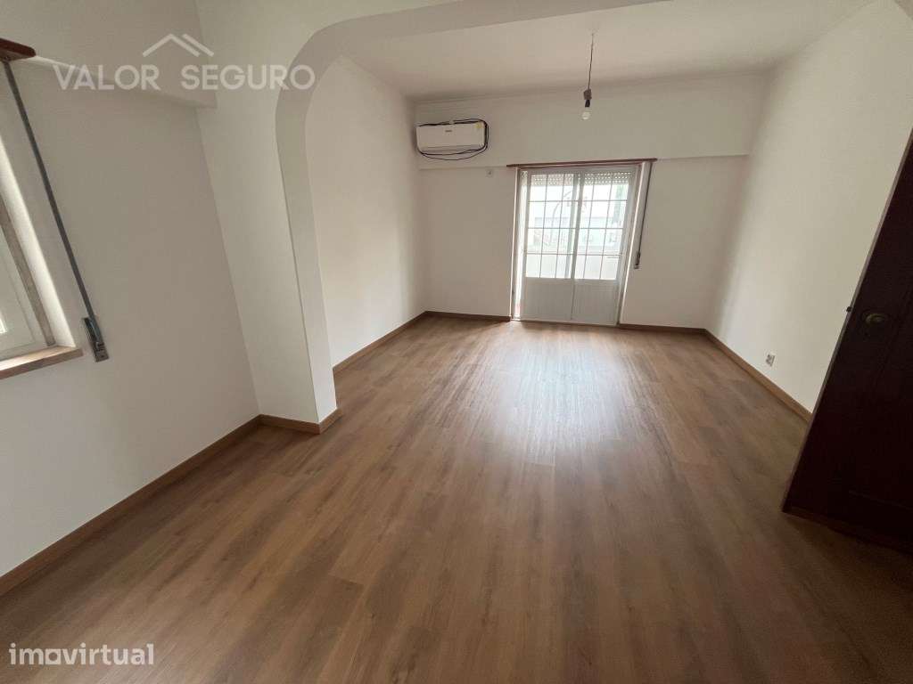 Apartamento T2 remodelado na Quinta da Vala em Alverca do Ribatejo - Grande imagem: 2/17