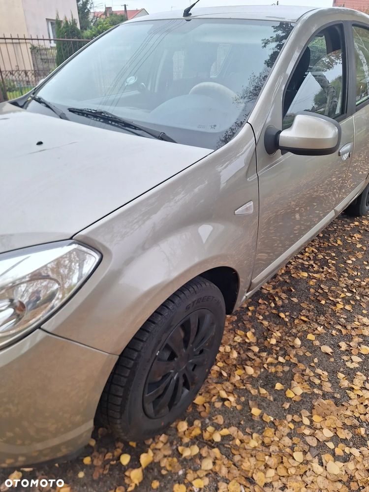 Dacia Sandero 2011 photo 3