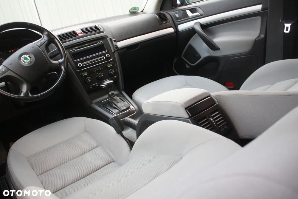 Skoda Octavia 2.0 TDI DPF DSG Ambiente - 21