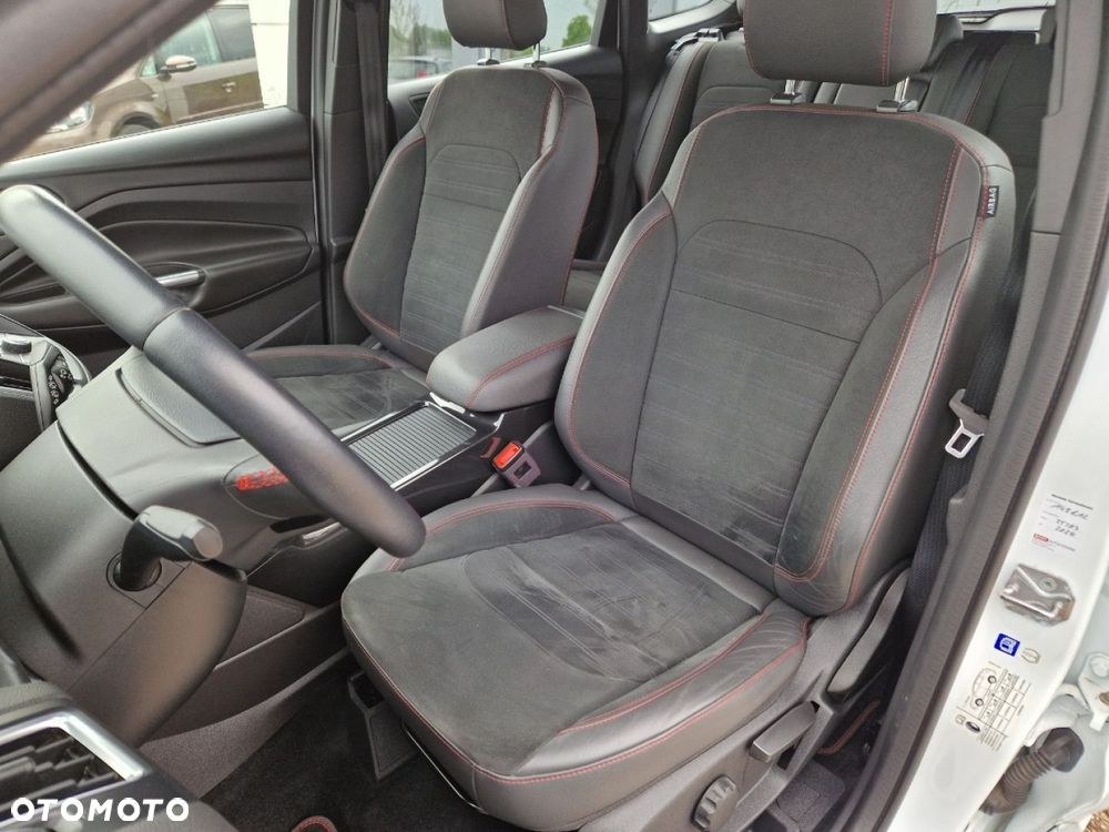 Ford Kuga 1.5 EcoBoost 2x4 ST-Line - 10