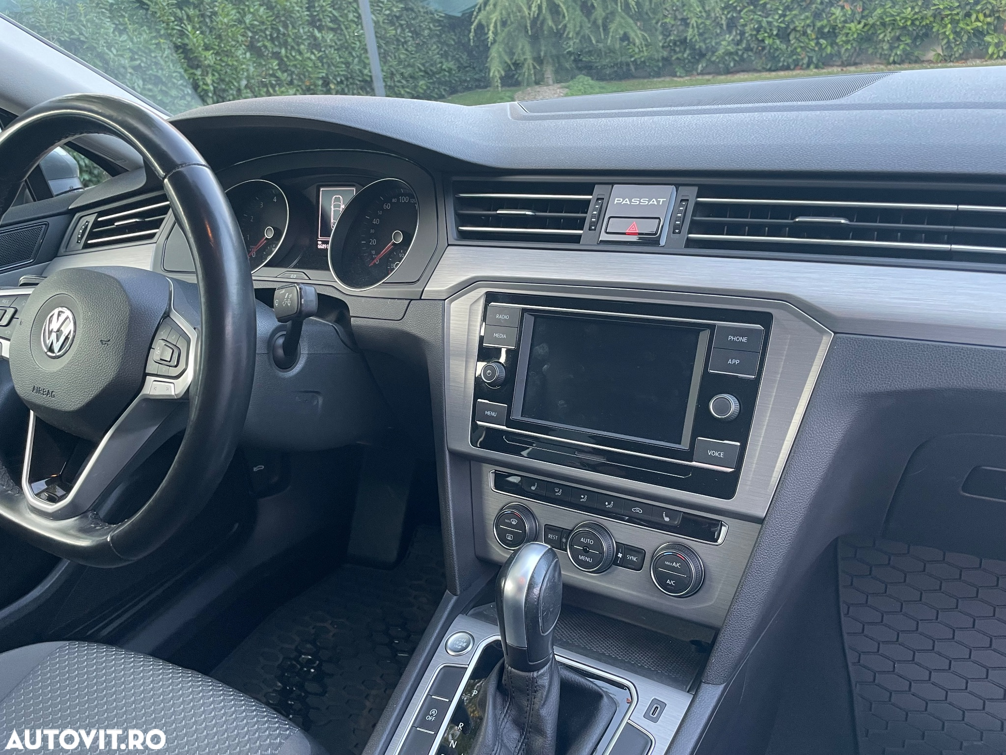Volkswagen Passat 1.5 TSI ACT DSG Advance - 12