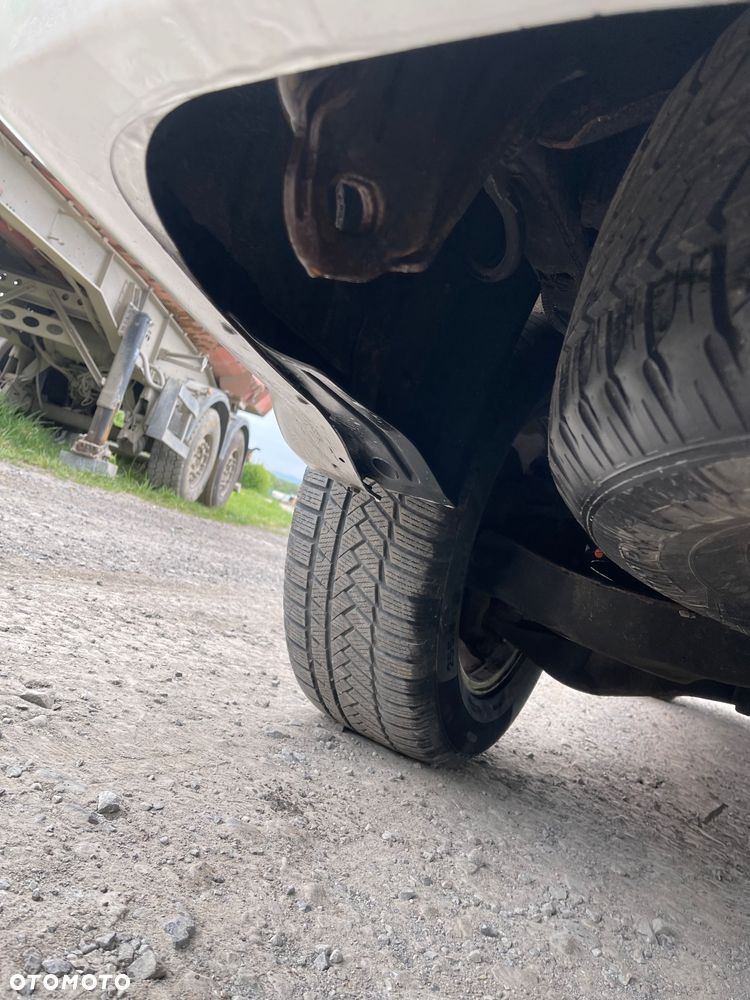 Nissan Pathfinder 2.5 DCi LE - 15