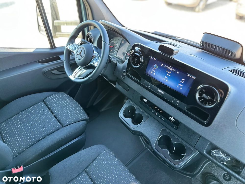 Mercedes-Benz Sprinter - 21