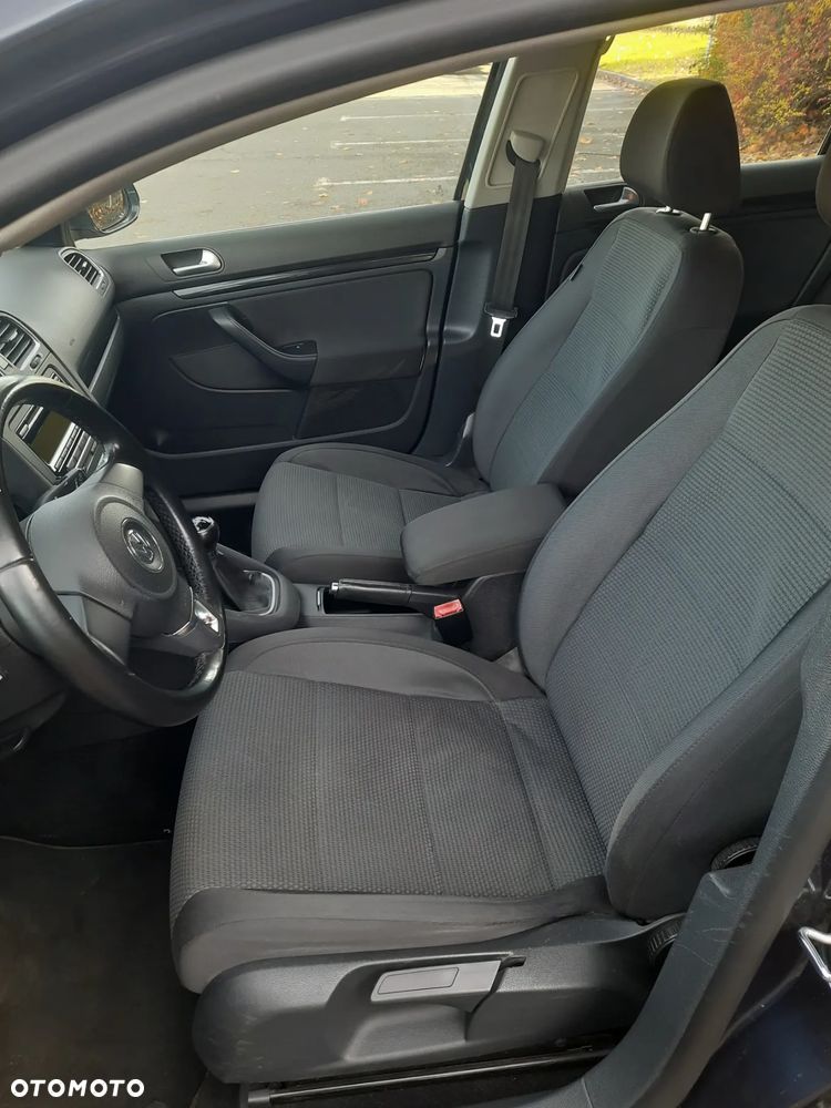 Volkswagen Golf ver-1-6-tdi-bluemotion-technology-comfortline - 17