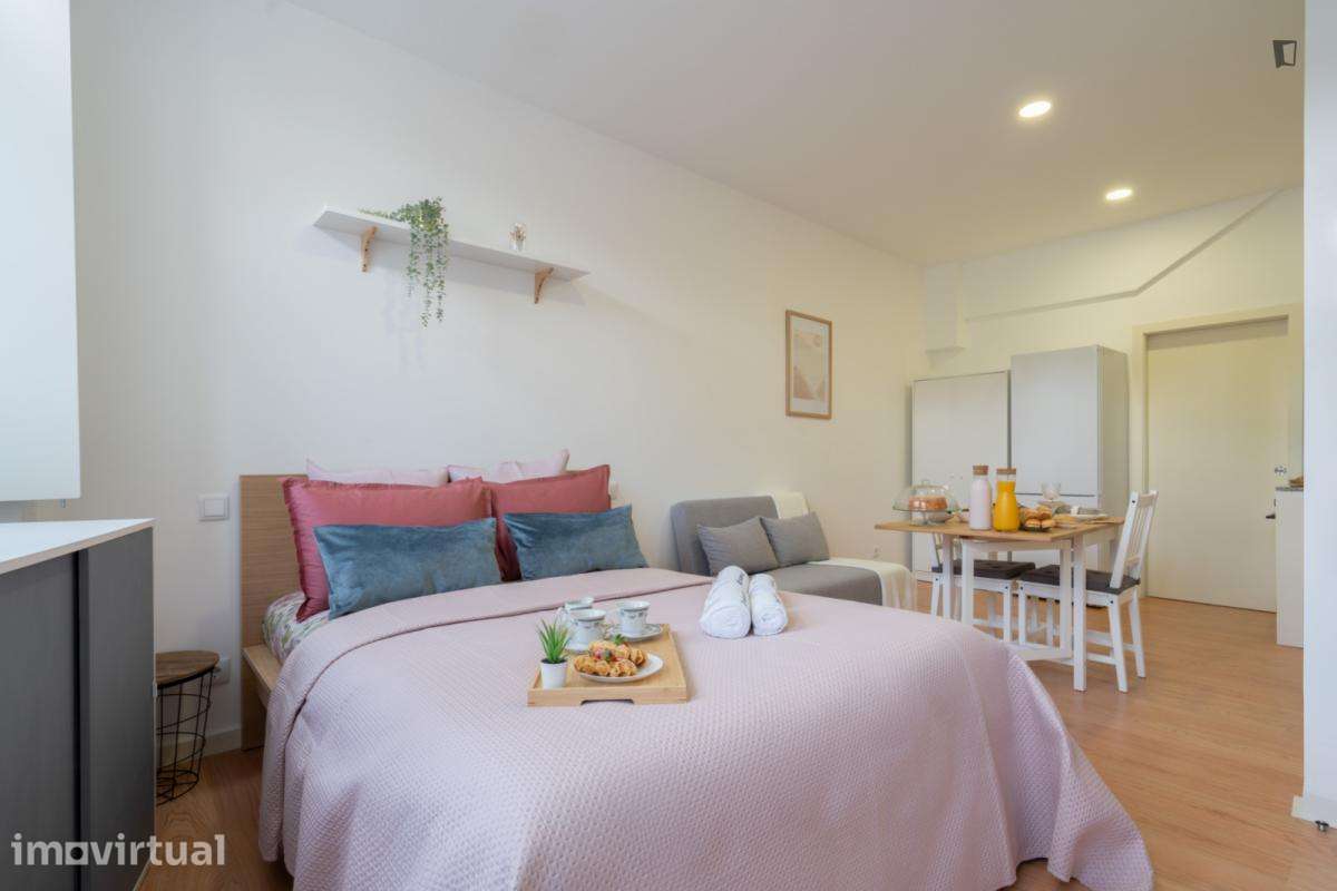 Estúdio - localizado em Santo Ildefonso Porto - Grande imagem: 2/13
