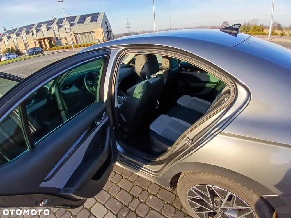 Skoda Octavia 2.0 TDI Selection DSG - 6