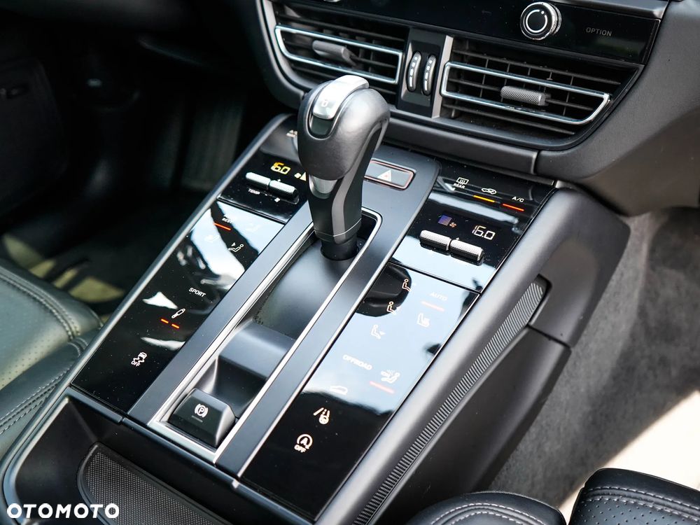 Porsche Macan Standard - 21