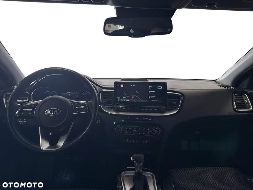Kia Ceed 1.6 GDI PHEV L DCT - 10