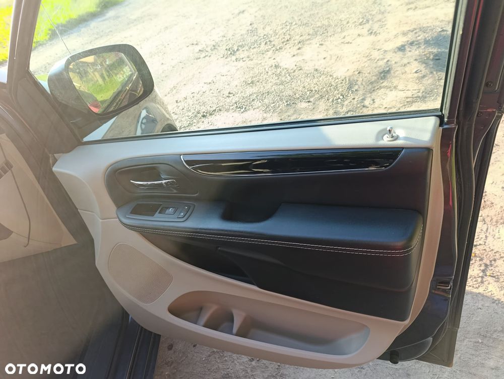 Dodge Grand Caravan - 19