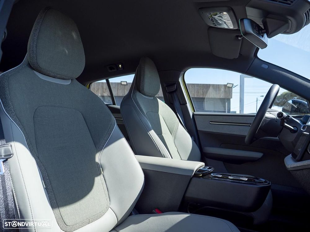 Volvo EX30 Single Motor Extended Range RWD Plus - 23