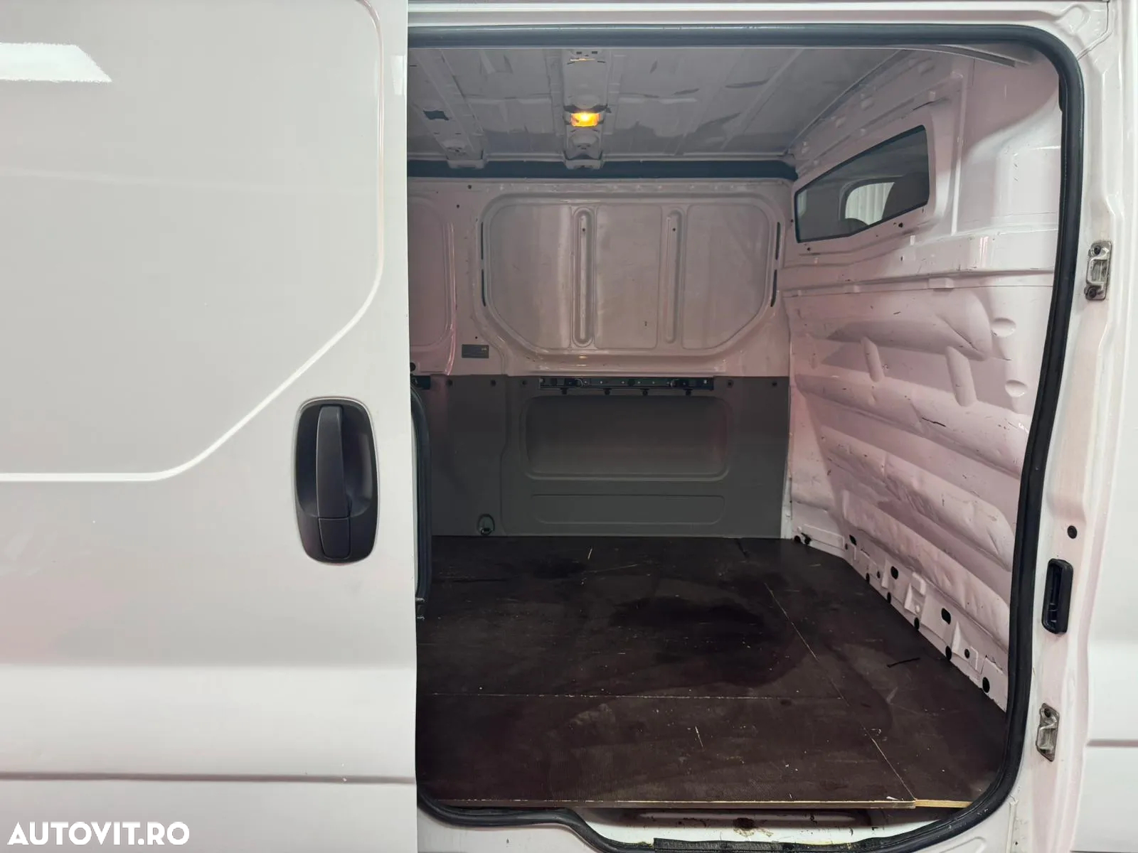 Opel Vivaro - 11