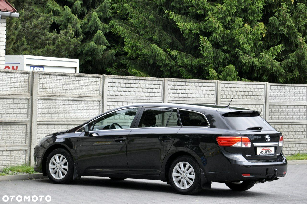 Toyota Avensis 1.8 Sol - 35