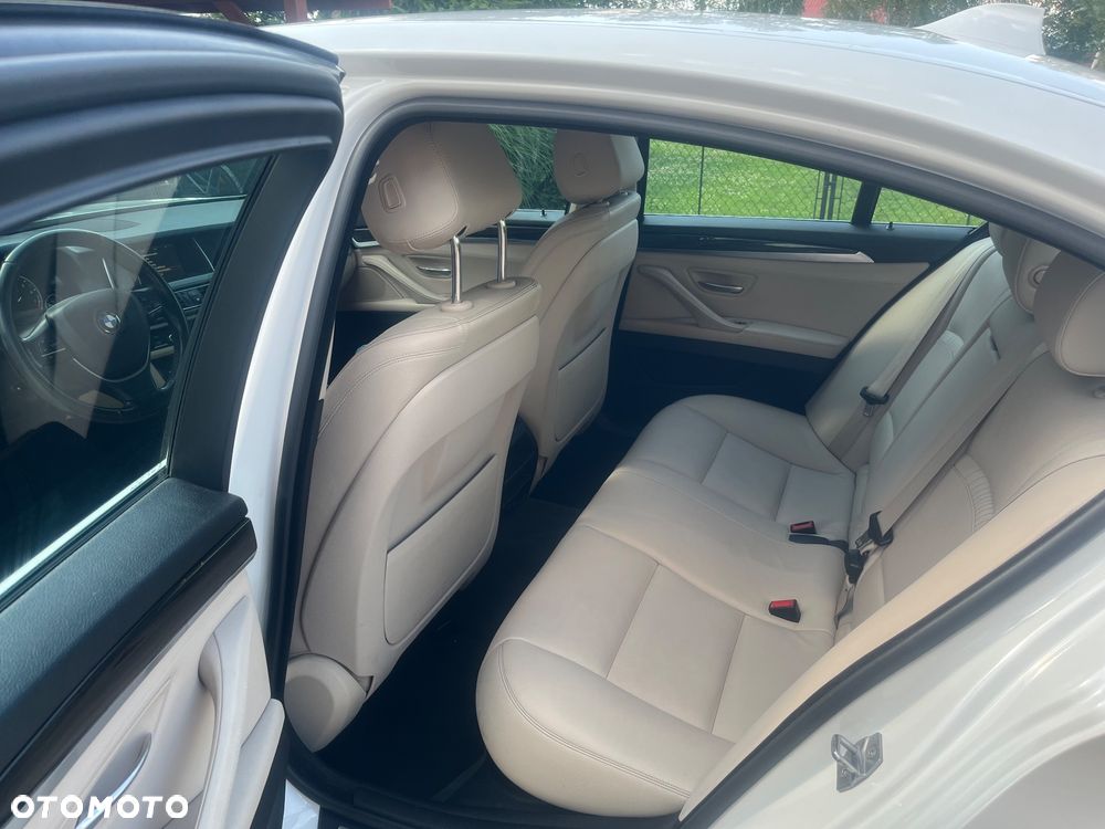 BMW Seria 5 528i xDrive Luxury Line - 11