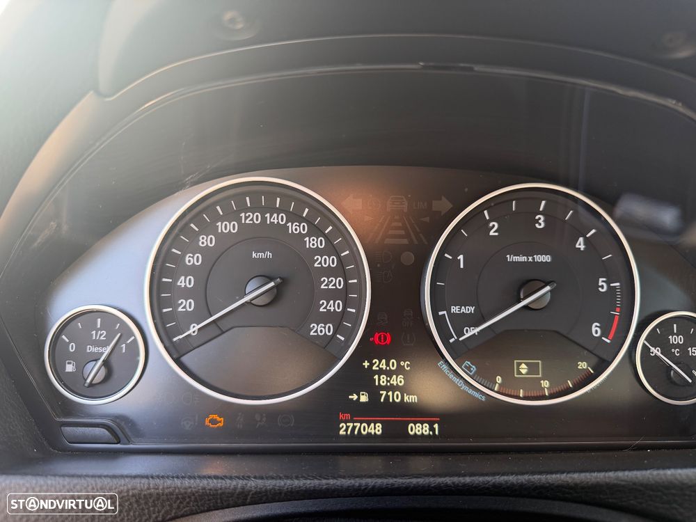 BMW 320 d Pack M - 16
