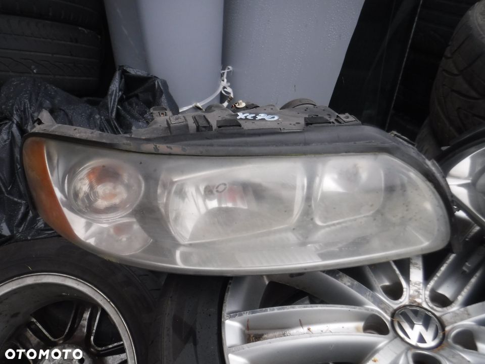 Volvo XC70 lampa  przod prawa  99-06 - 3
