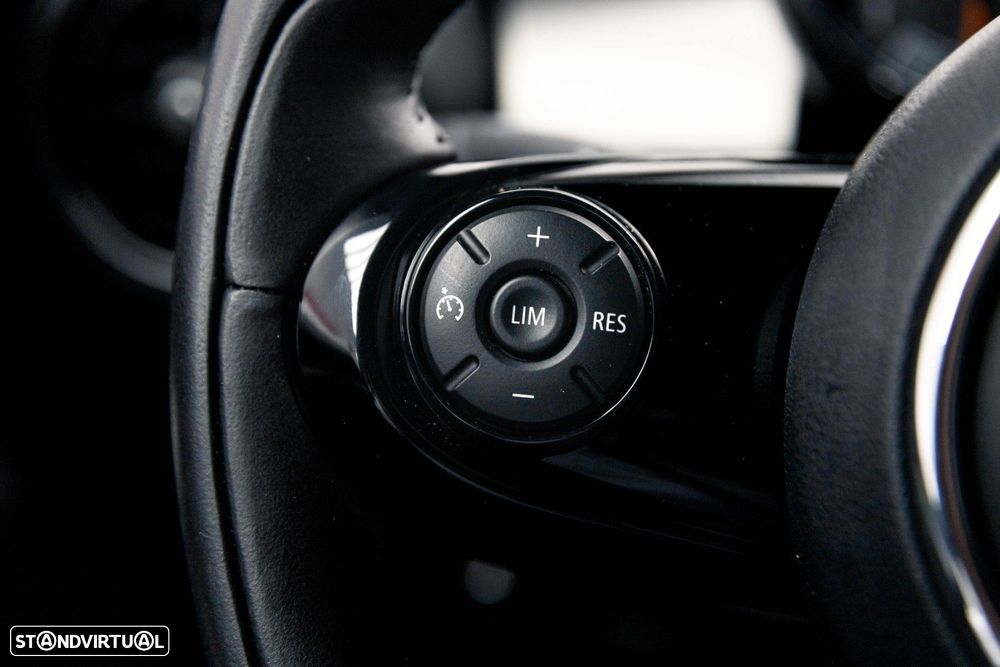 MINI 5 Portas Cooper D Auto - 26
