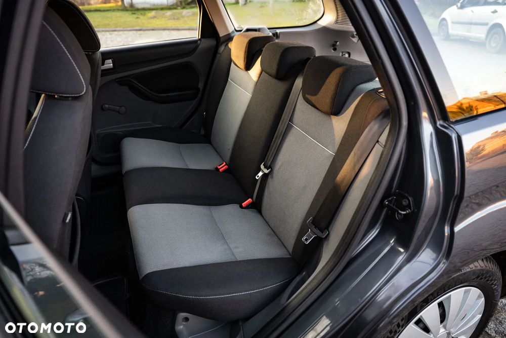 Ford Focus 1.6 Trend + - 16