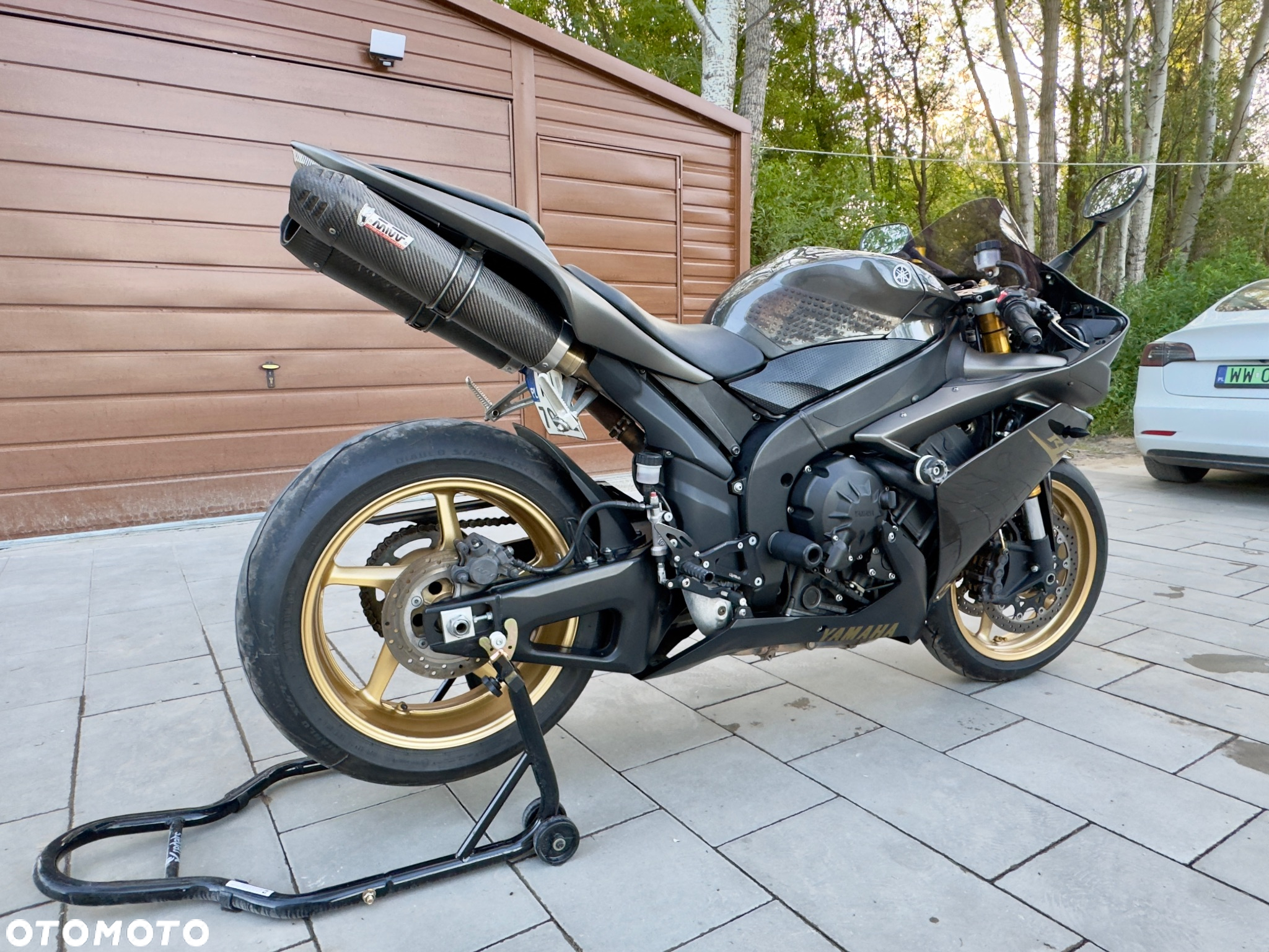 Yamaha R1 - 5