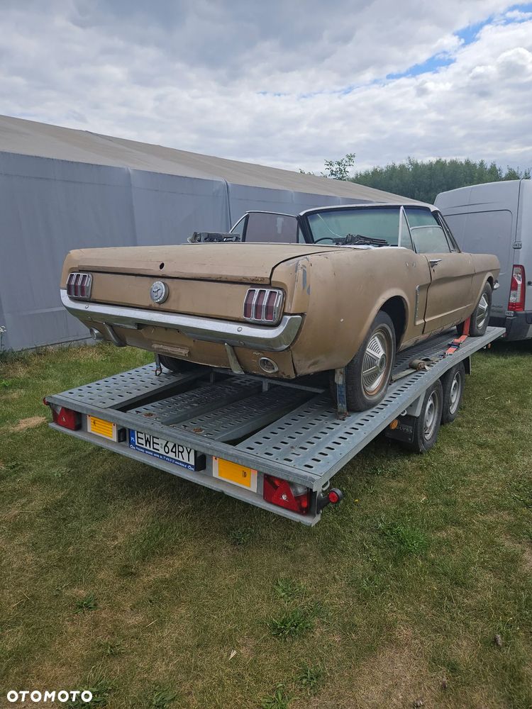 Ford Mustang - 4