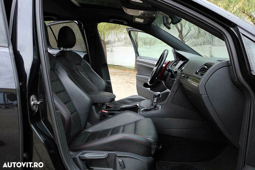 Volkswagen Golf - 8