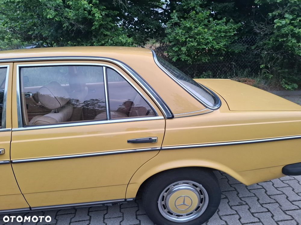 Mercedes-Benz W123 - 17