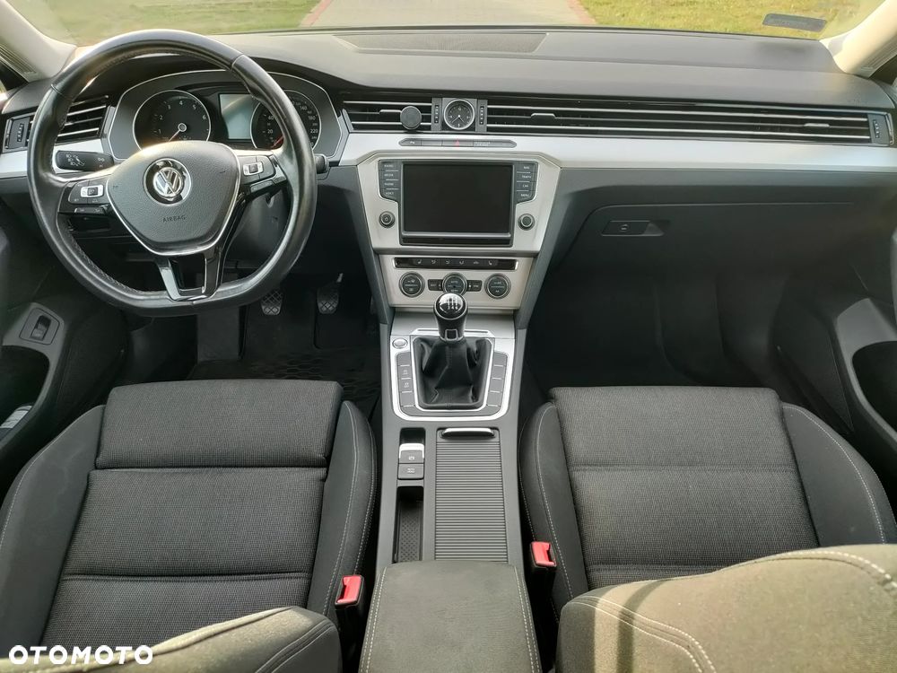 Volkswagen Passat - 24