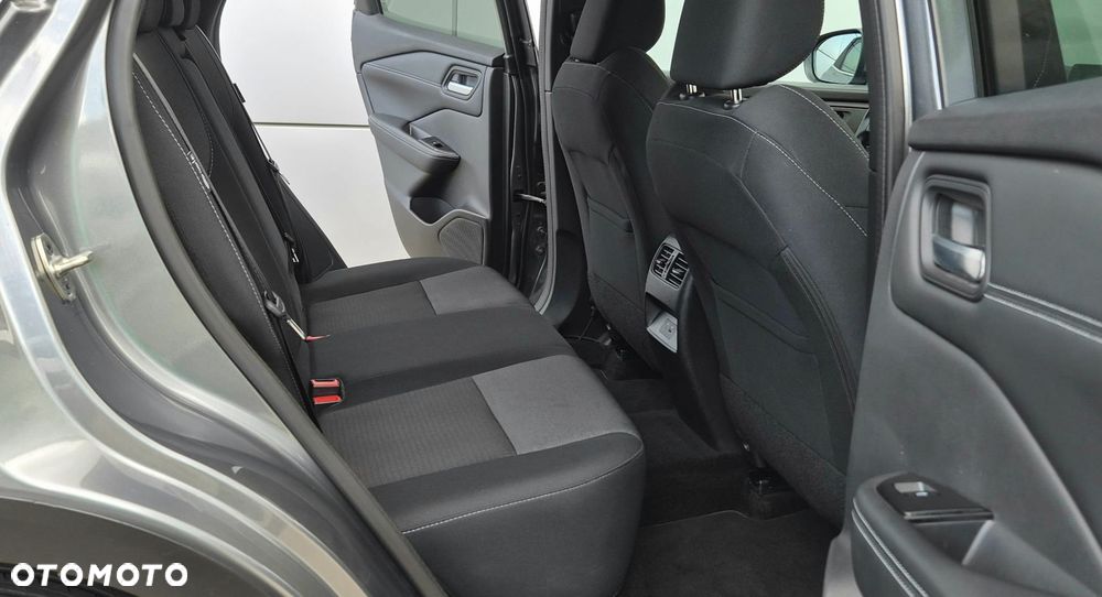 Nissan Qashqai 1.3 DIG-T mHEV N-Connecta Xtronic - 31