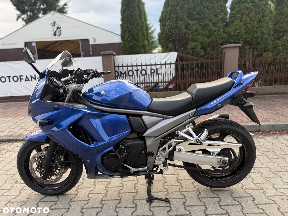 Suzuki GSX - 12
