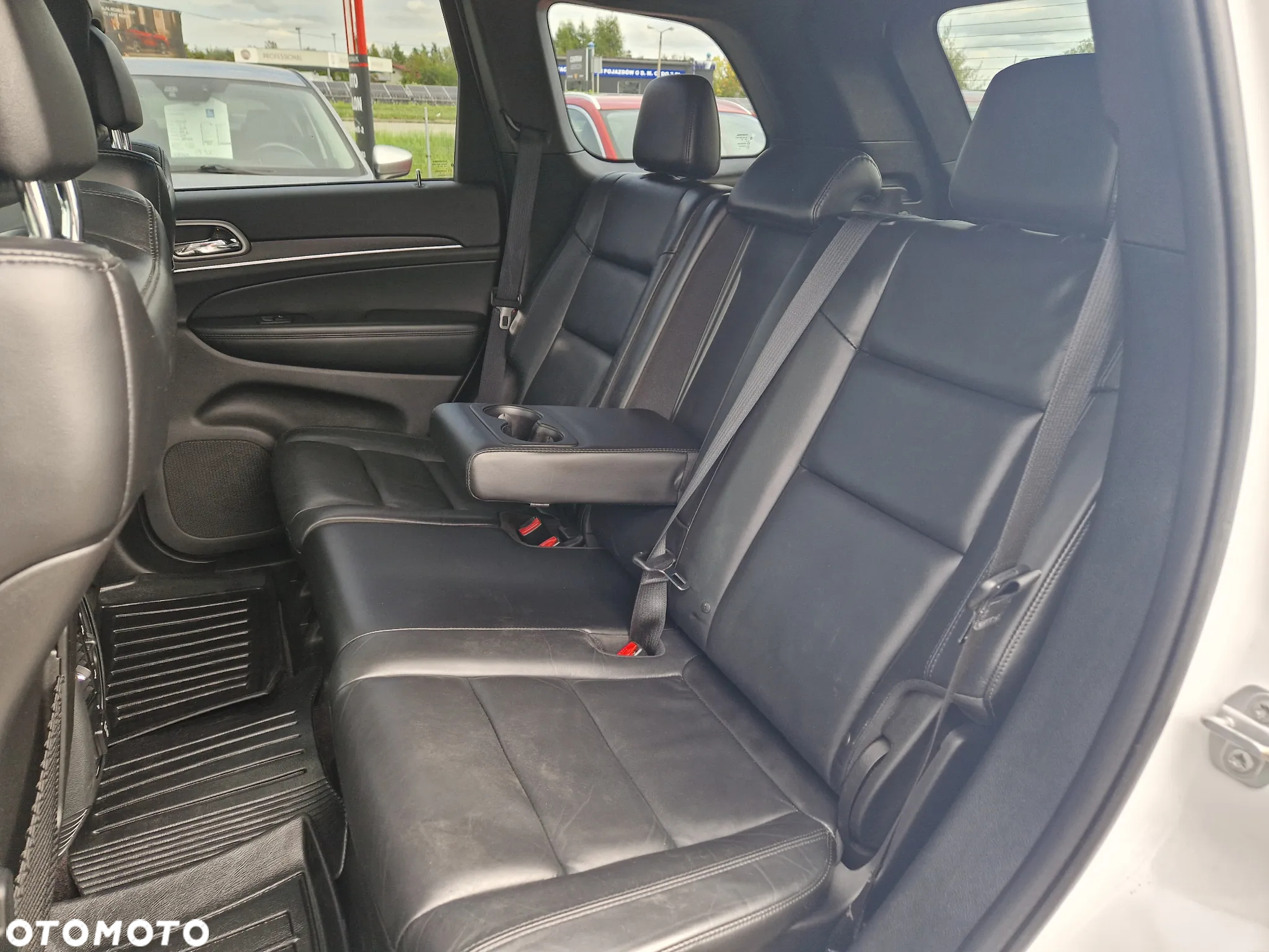 Jeep Grand Cherokee - 24