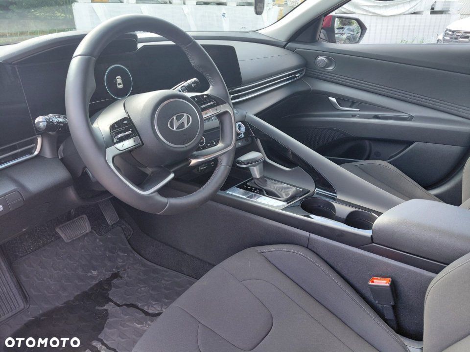Hyundai Elantra - 29