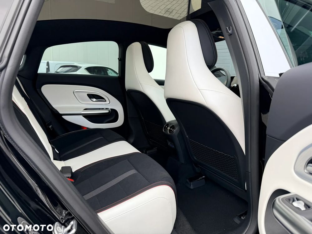 Mercedes-Benz CLA - 36