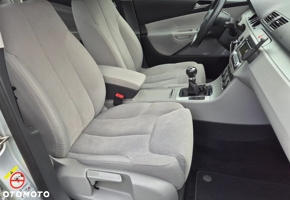 Volkswagen Passat 2.0 FSI Comfortline - 19