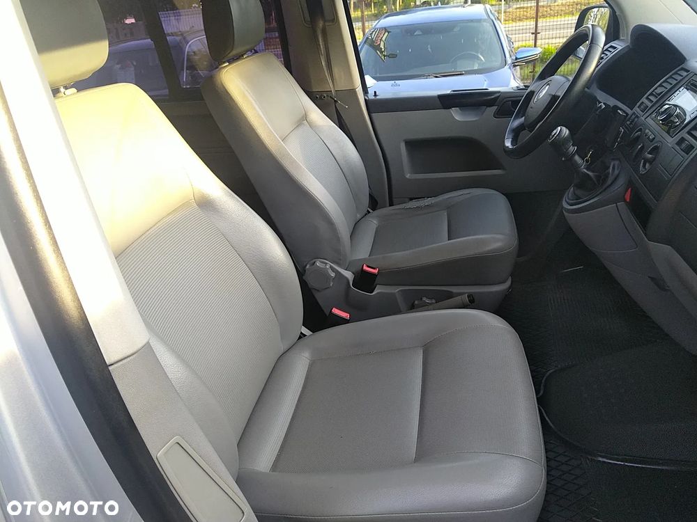 Volkswagen Caravelle - 13