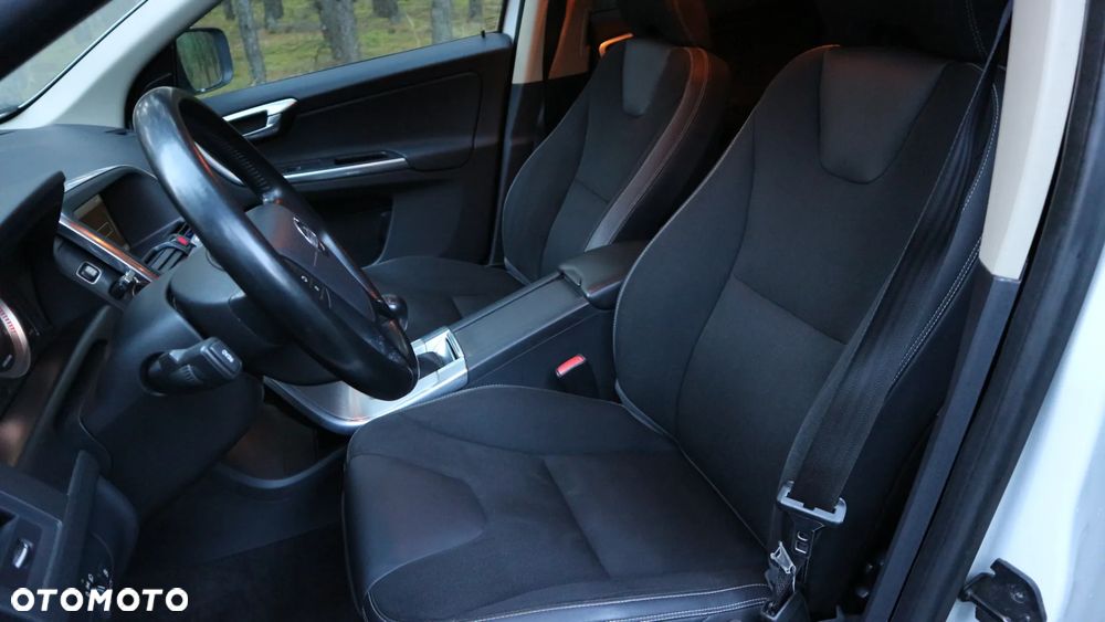 Volvo XC 60 D5 AWD Momentum - 9