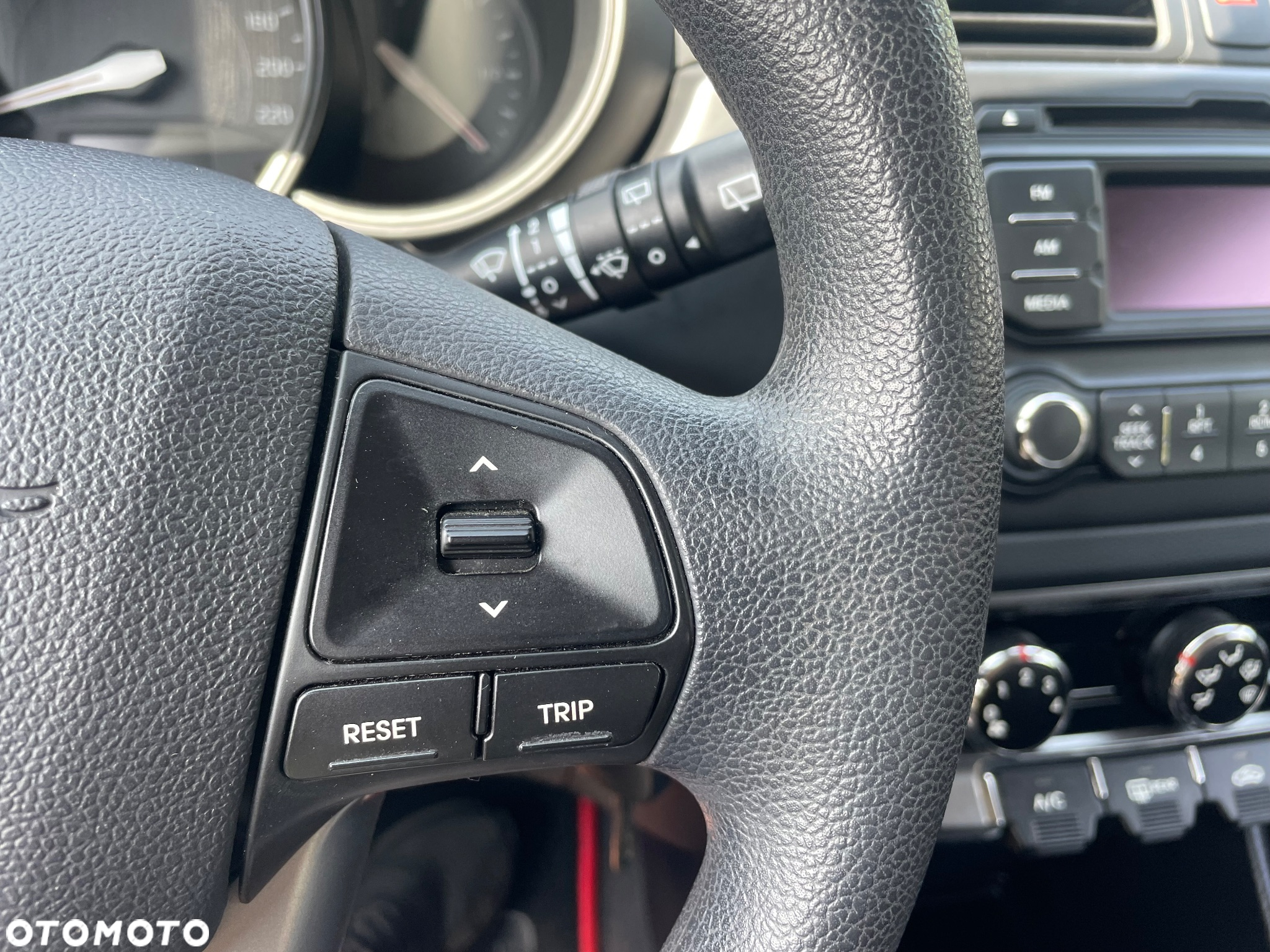 Kia Rio 1.4 L - 22