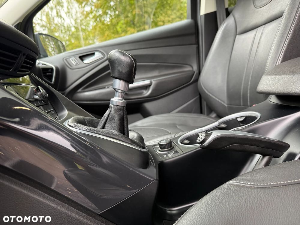 Ford Kuga 2.0 TDCi 2x4 Titanium - 15