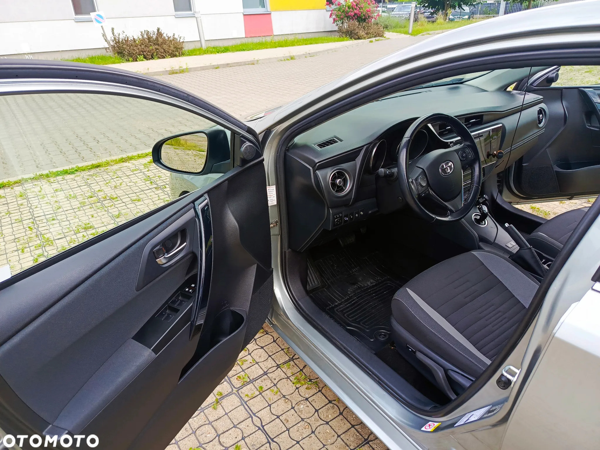 Toyota Auris Hybrid 135 Prestige - 14