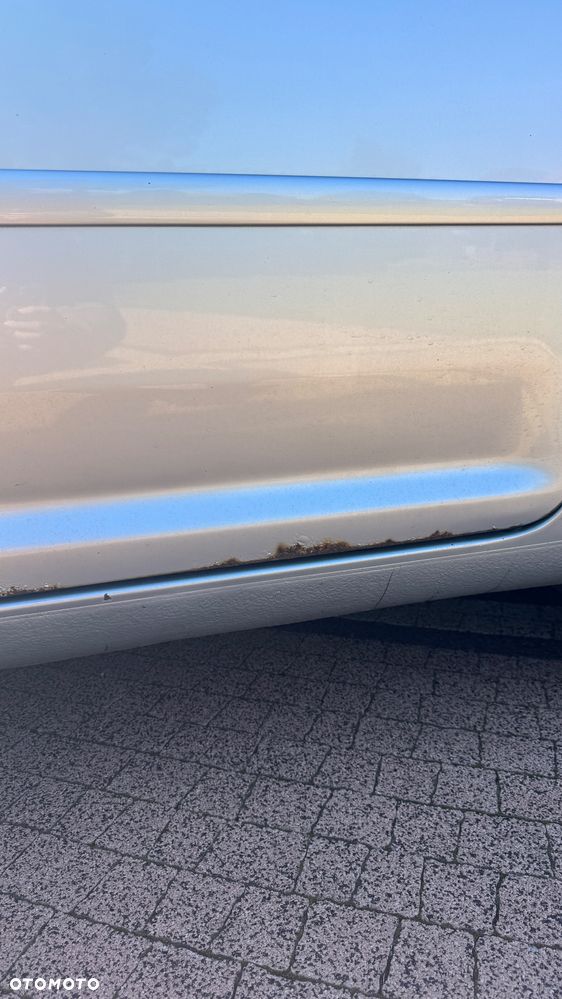 Volkswagen Touran 2.0 TDI DPF STYLE - 16