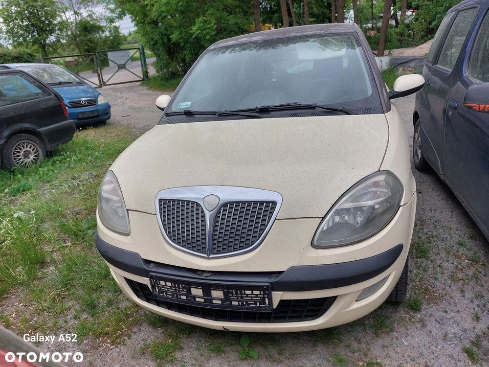 Zderzak LANCIA YPSILON 1,2D 06R. - 1