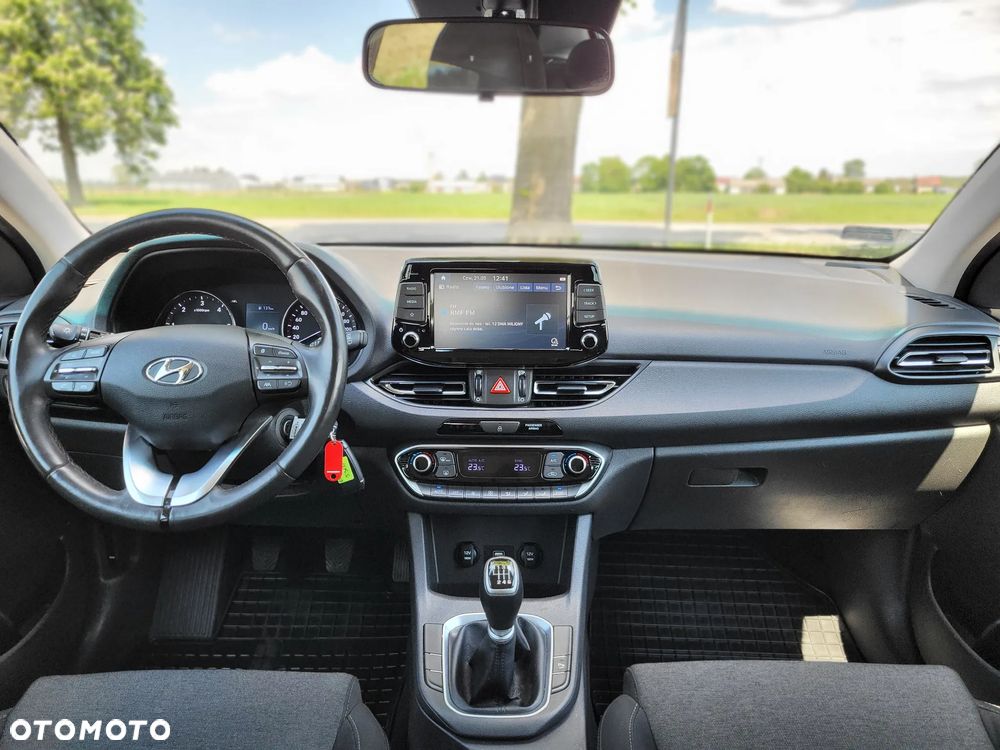 Hyundai i30 1.6 D Comfort - 11