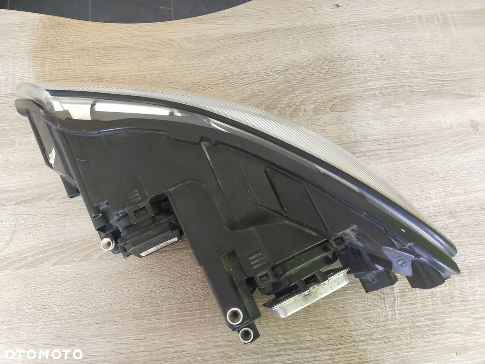 Skoda Octavia 2 LIFT FL Lampa Prawa Przód Bi-Xenon Skrętny - 3