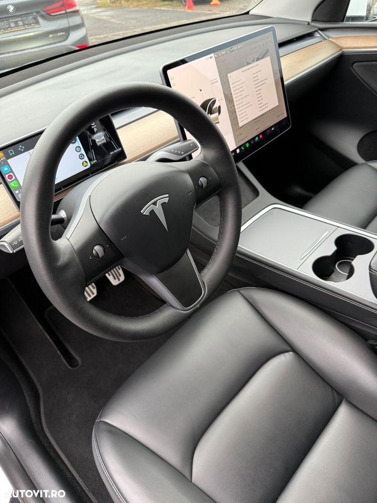 Tesla Model Y AWD Performance - 26